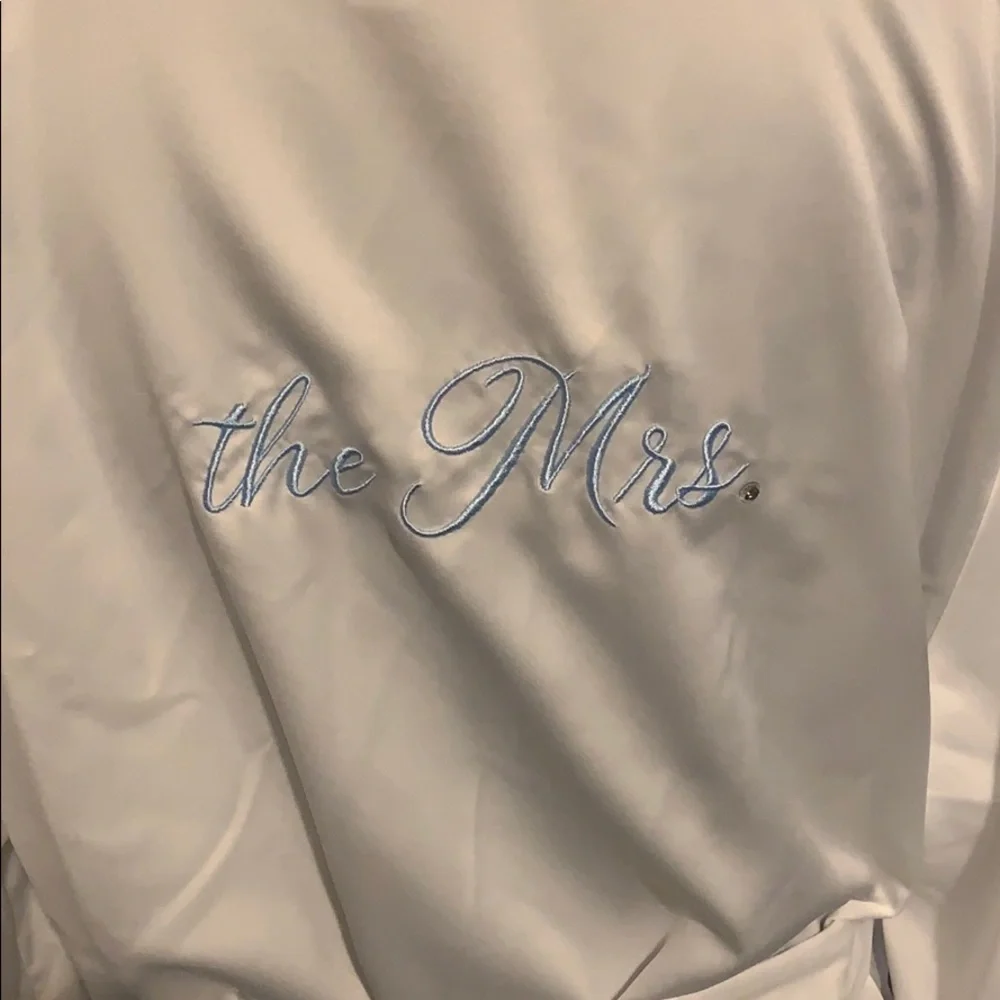 The Mrs. Robe - Picture 1 of 3